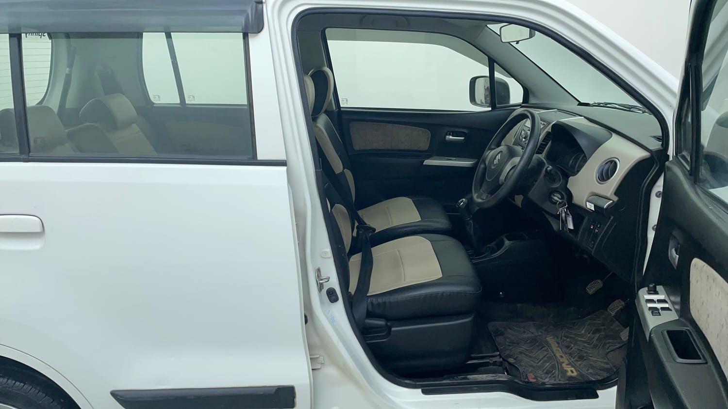 Used 2016 Maruti Suzuki Wagon R VXI Petrol Manual interior RIGHT SIDE FRONT DOOR CABIN VIEW