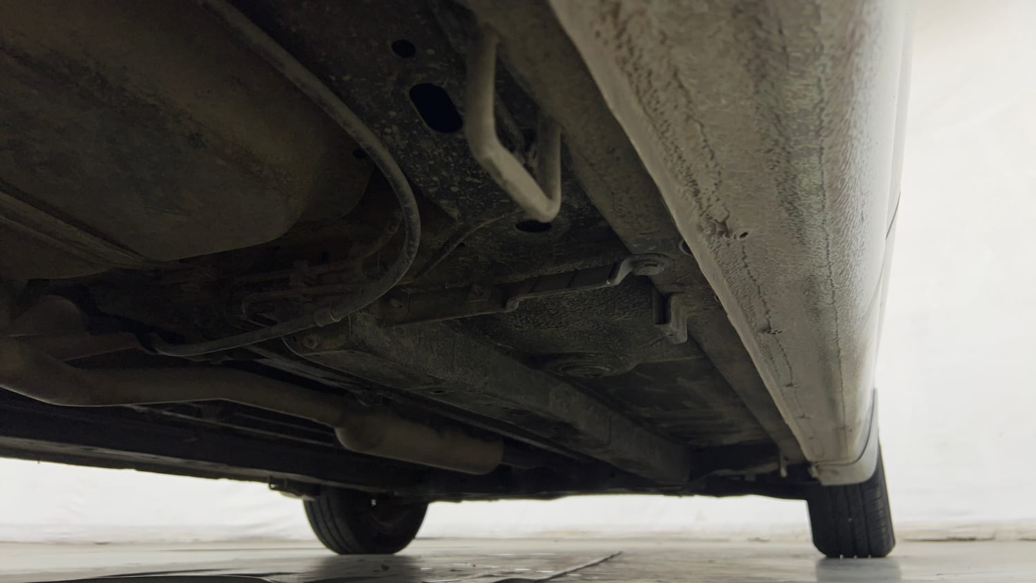 Used 2015 Maruti Suzuki Ciaz VXi+ Petrol Manual extra REAR RIGHT UNDERBODY VIEW