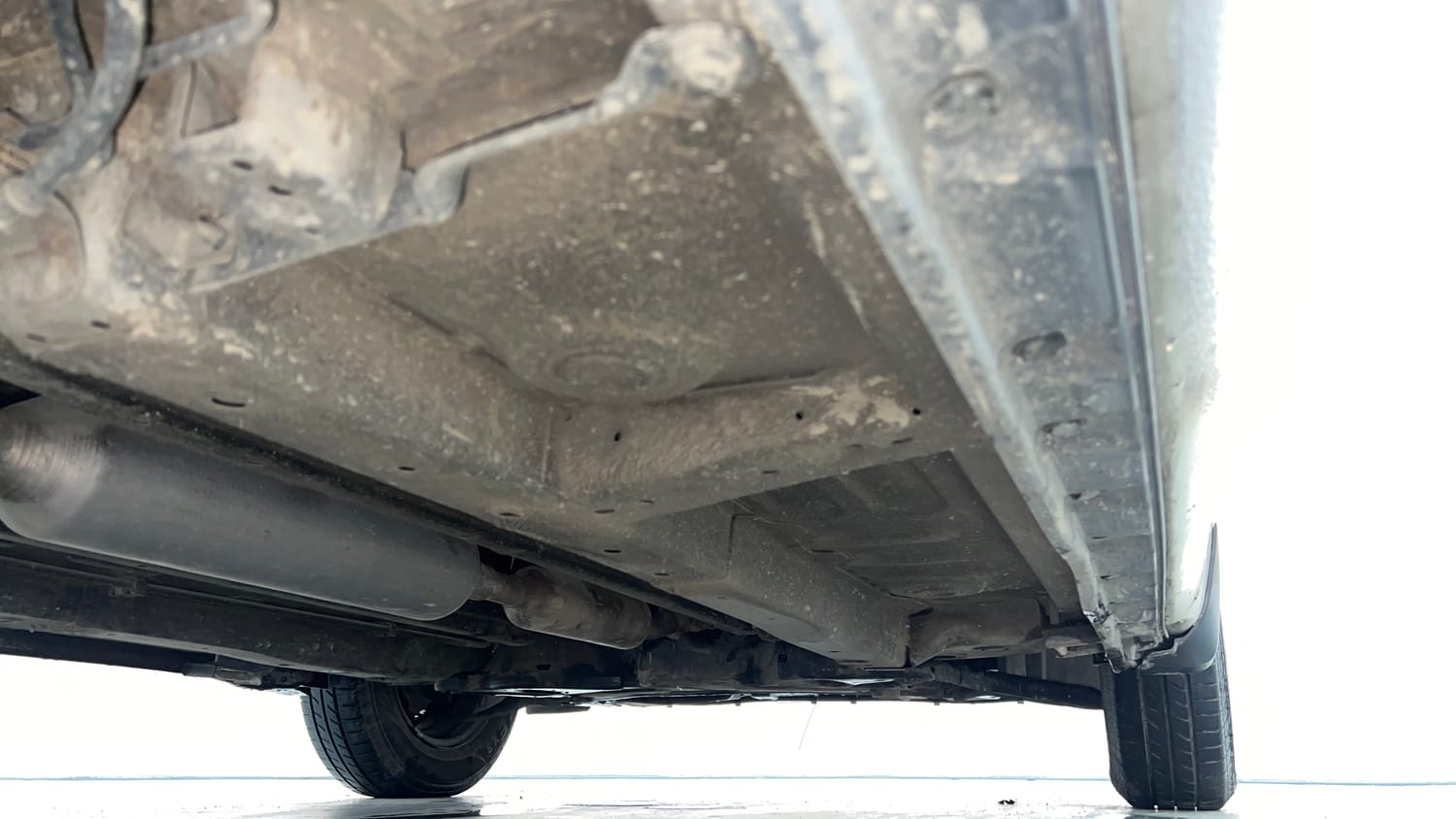Used 2015 Maruti Suzuki Swift VXi Petrol Manual extra REAR RIGHT UNDERBODY VIEW