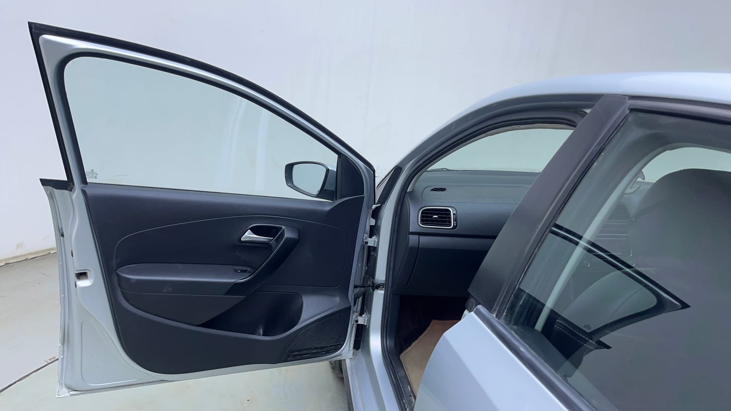 Used 2020 Volkswagen Polo Comfortline 1.0L (P) Petrol Manual interior LEFT FRONT DOOR OPEN VIEW