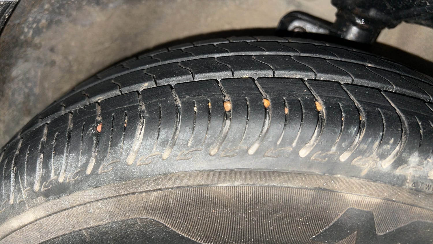 Used 2014 Maruti Suzuki Celerio VXi AMT Petrol Automatic tyres RIGHT FRONT TYRE TREAD VIEW
