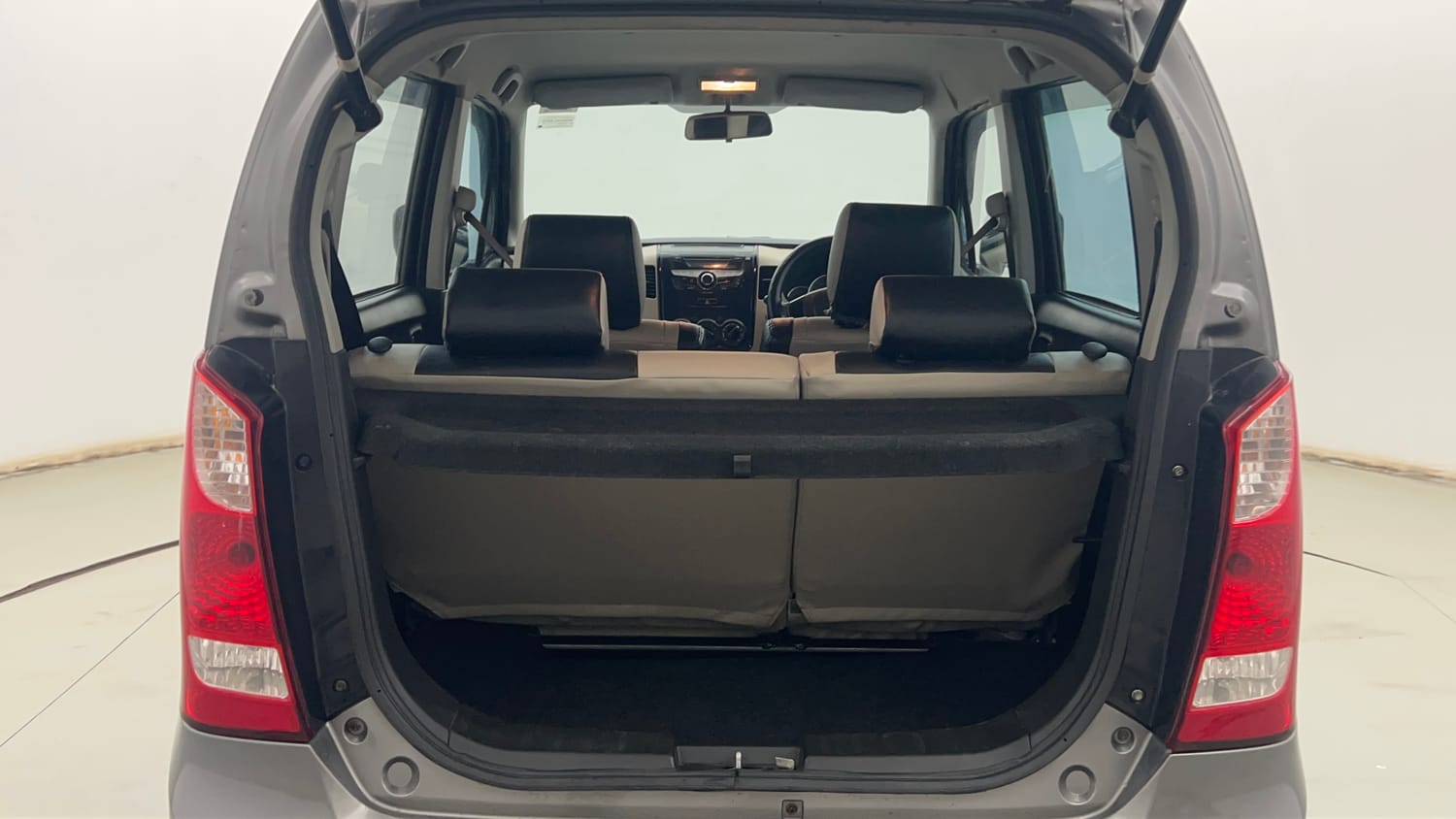 Used 2017 Maruti Suzuki Wagon R VXI Petrol Manual interior DICKY INSIDE VIEW