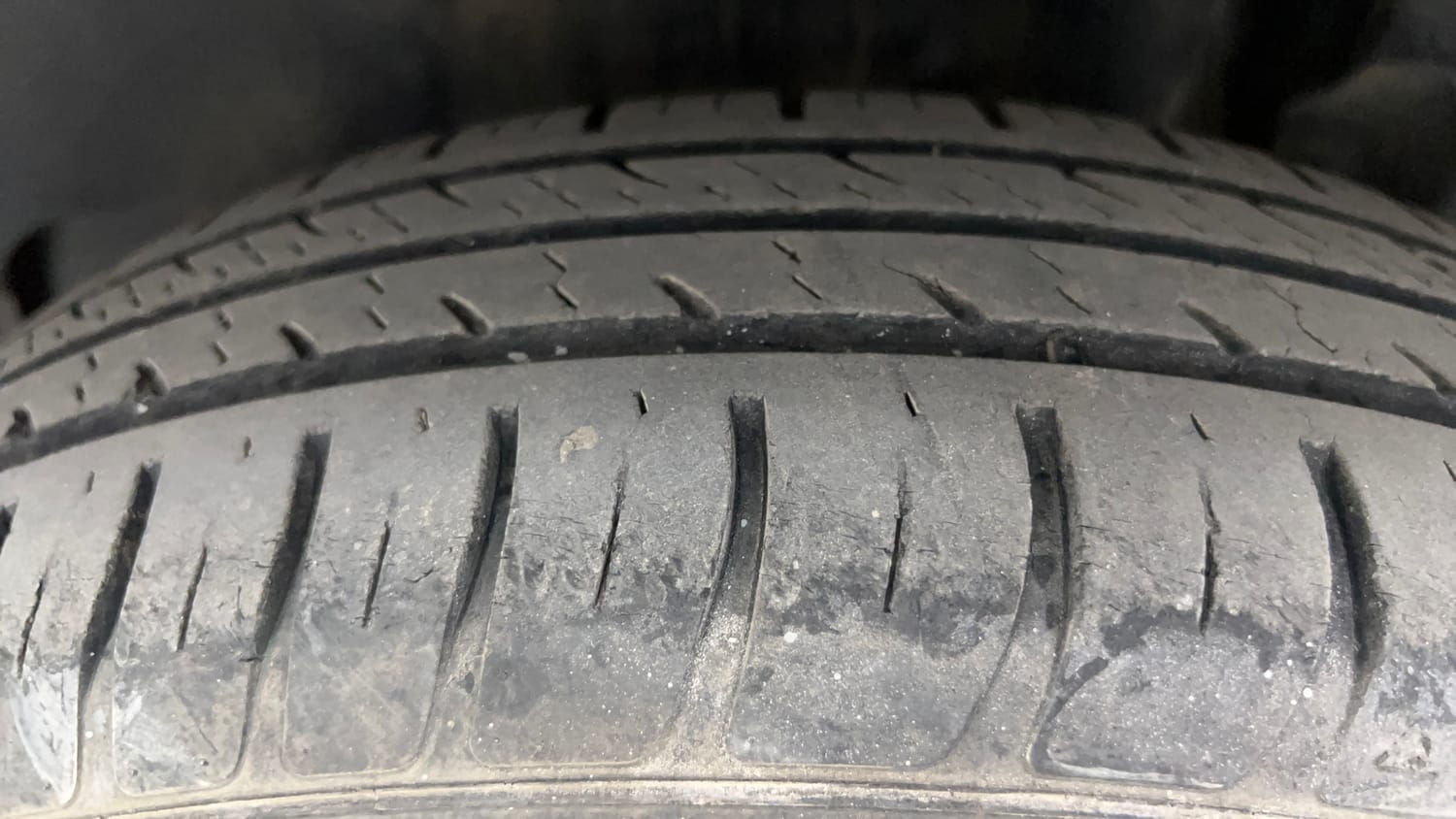Used 2022 Maruti Suzuki Swift VXi AMT Petrol Automatic tyres LEFT REAR TYRE TREAD VIEW