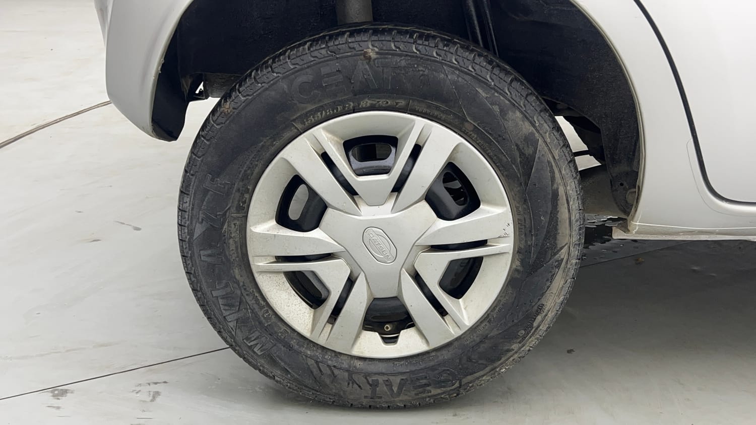 Used 2018 Datsun Redi-GO T(O) 1.0 AMT Petrol Automatic tyres RIGHT REAR TYRE RIM VIEW