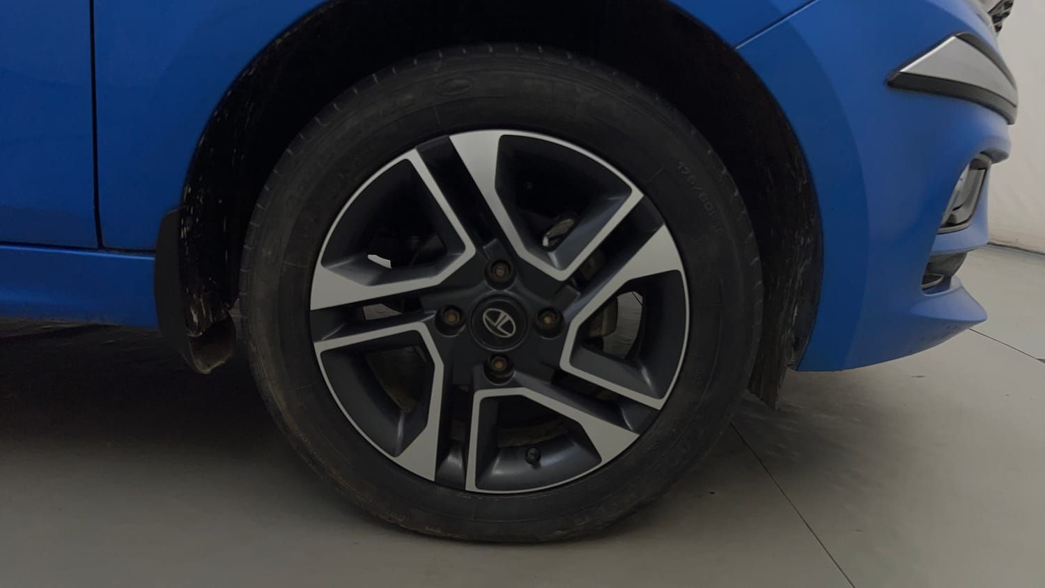 Used 2021 Tata Tiago XZ Plus Petrol Manual tyres RIGHT FRONT TYRE RIM VIEW