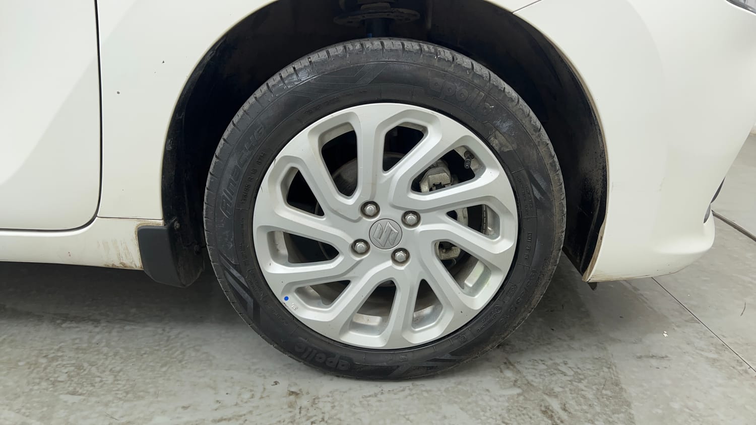 Used 2023 Maruti Suzuki Baleno Zeta AGS Petrol Automatic tyres RIGHT FRONT TYRE RIM VIEW