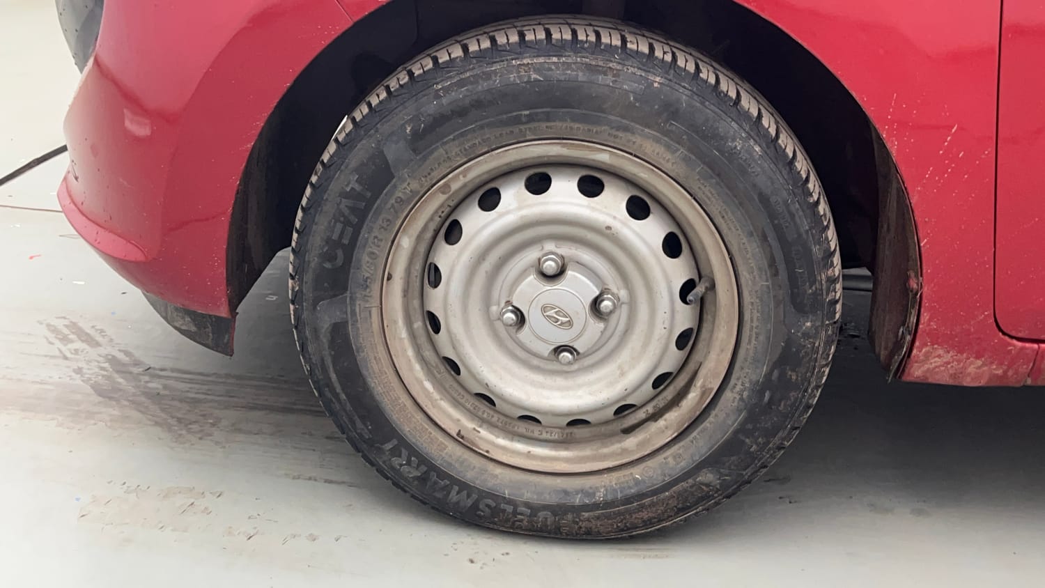 Used 2020 Hyundai Santro Magna Petrol Manual tyres LEFT FRONT TYRE RIM VIEW