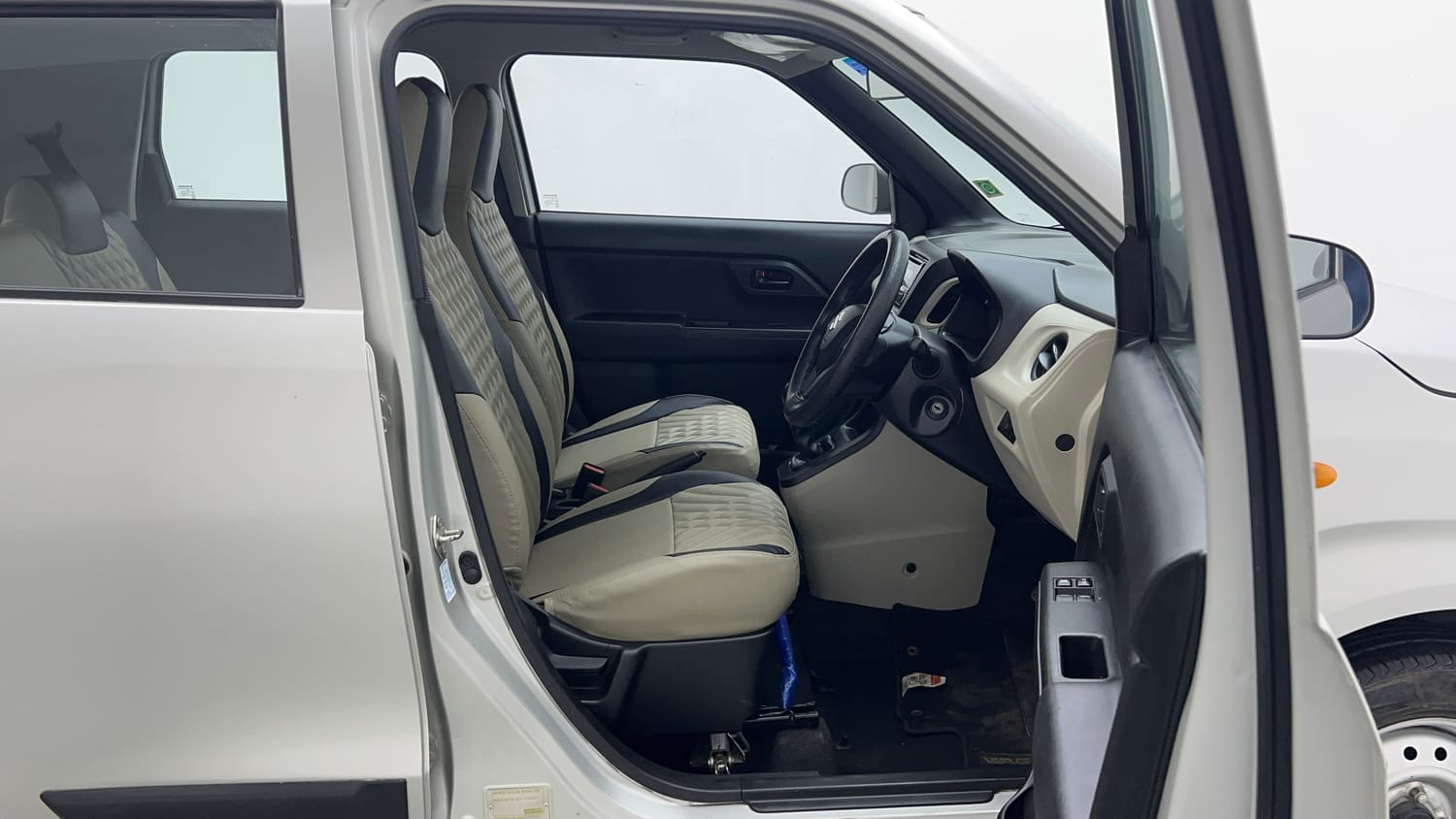 Used 2021 Maruti Suzuki Wagon R 1.0 LXi 1.0 Petrol Manual interior RIGHT SIDE FRONT DOOR CABIN VIEW