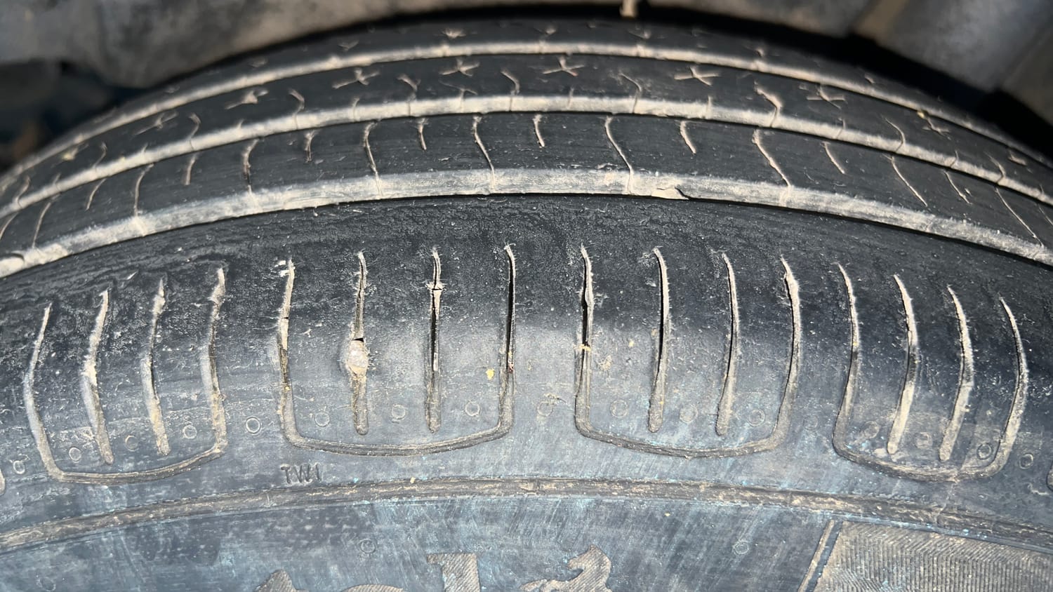 Used 2012 Maruti Suzuki Swift VXi Petrol Manual tyres LEFT REAR TYRE TREAD VIEW