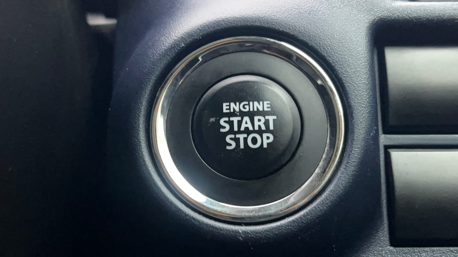 Used 2023 Maruti Suzuki Baleno Alpha AGS Petrol Automatic top_features Keyless start