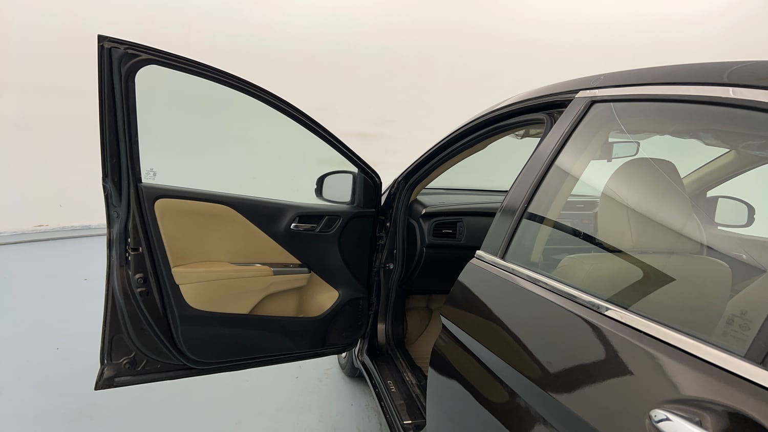 Used 2015 Honda City VX Petrol Manual interior LEFT FRONT DOOR OPEN VIEW