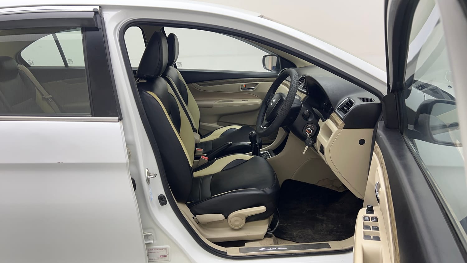 Used 2020 Maruti Suzuki Ciaz Delta 1.5 Petrol Manual interior RIGHT SIDE FRONT DOOR CABIN VIEW