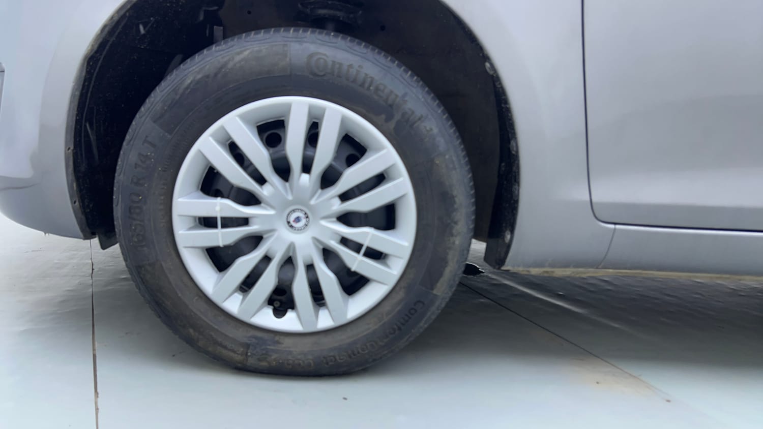 Used 2012 Maruti Suzuki Swift VXi Petrol Manual tyres LEFT FRONT TYRE RIM VIEW