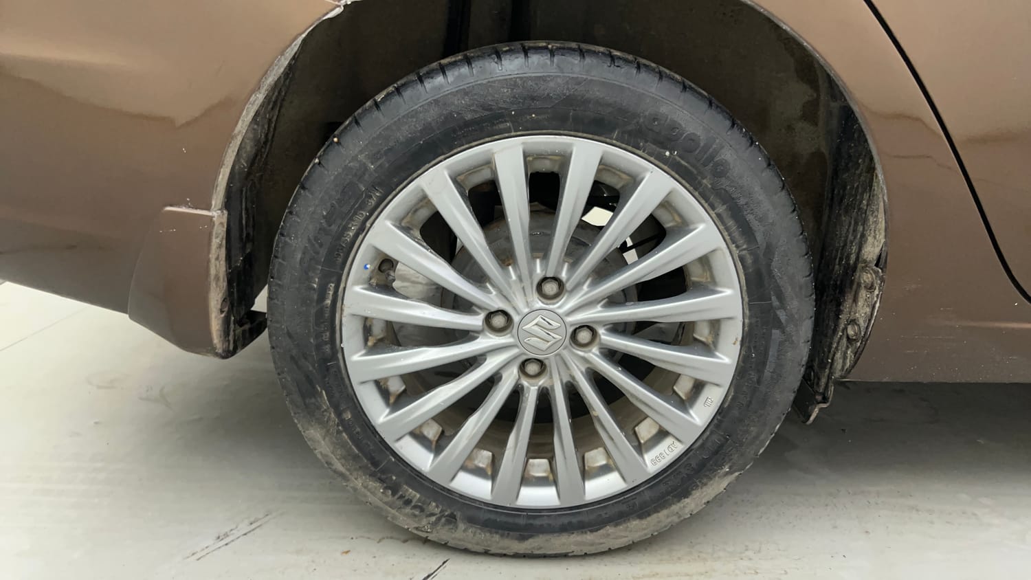 Used 2015 Maruti Suzuki Ciaz ZXI+ Petrol Manual tyres RIGHT REAR TYRE RIM VIEW