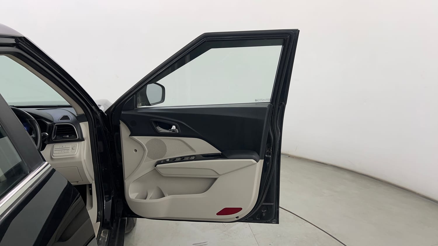 Used 2022 Mahindra XUV 300 W8 (O) 1.2 Petrol Petrol Manual interior RIGHT FRONT DOOR OPEN VIEW