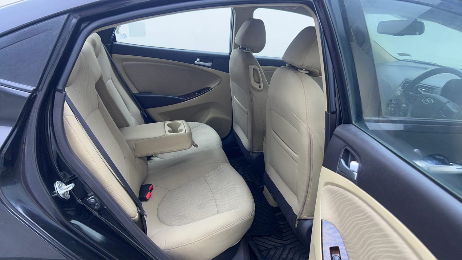 Used 2015 Hyundai Fluidic Verna 4S 1.6 VTVT S(O) Petrol Manual interior RIGHT SIDE REAR DOOR CABIN VIEW