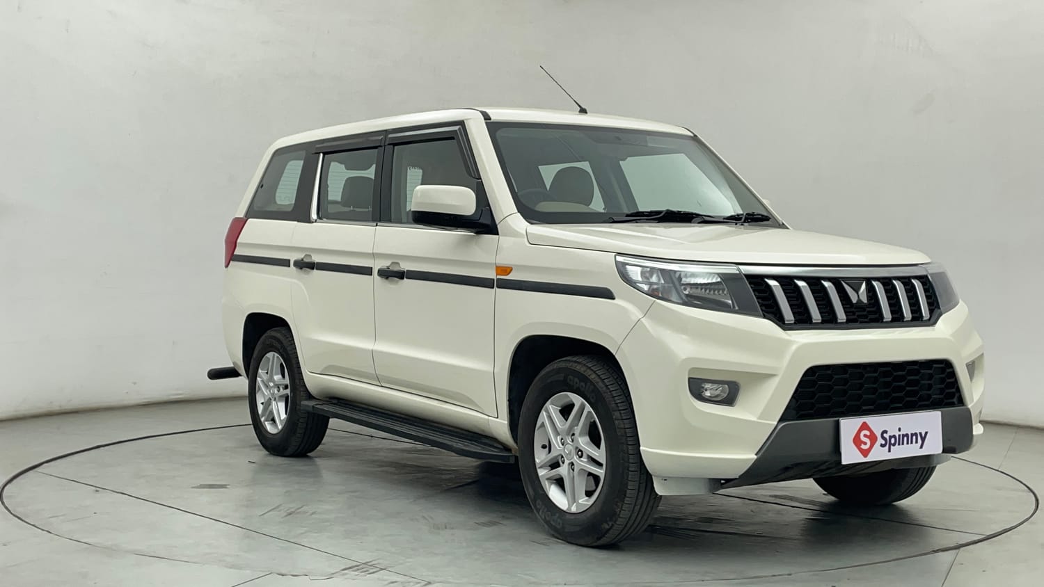 Used 2024 Mahindra Bolero Neo Plus P10 Diesel Manual exterior RIGHT FRONT CORNER VIEW