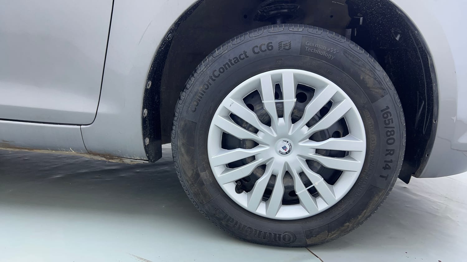 Used 2012 Maruti Suzuki Swift VXi Petrol Manual tyres RIGHT FRONT TYRE RIM VIEW