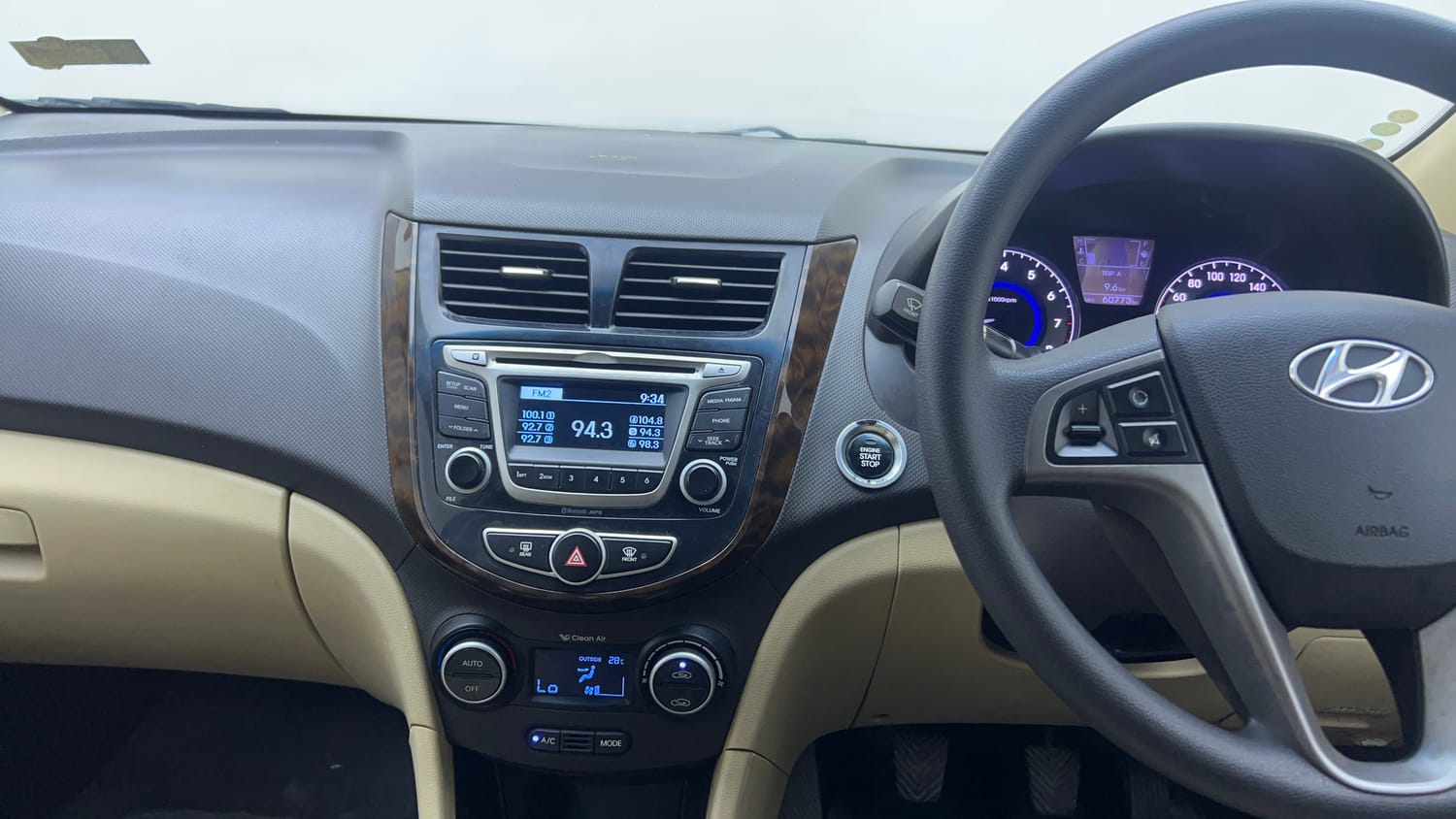 Used 2015 Hyundai Fluidic Verna 4S 1.6 VTVT S(O) Petrol Manual interior MUSIC SYSTEM & AC CONTROL VIEW