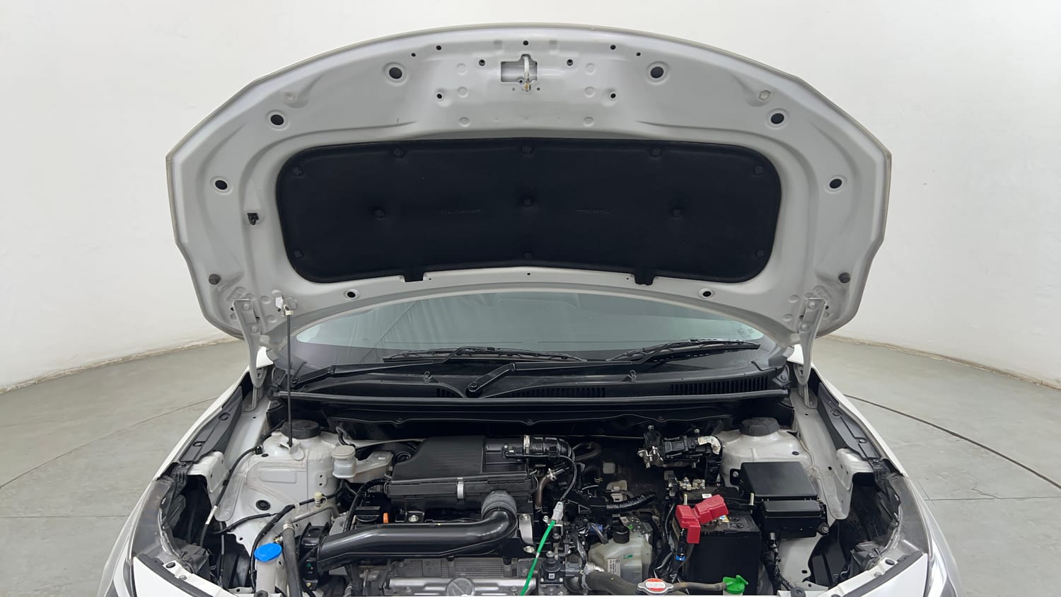 Used 2023 Maruti Suzuki Baleno Zeta AGS Petrol Automatic engine ENGINE & BONNET OPEN FRONT VIEW