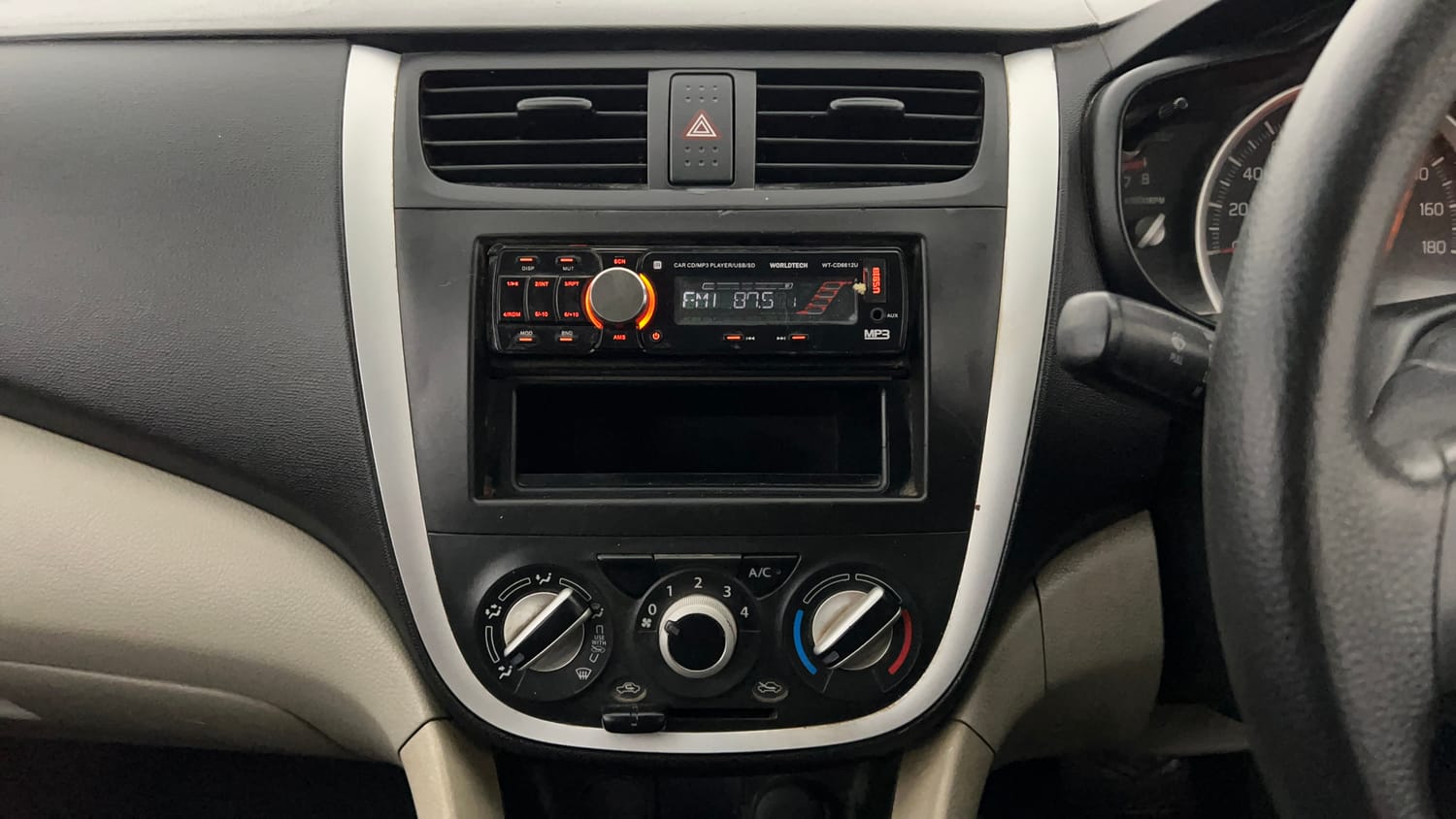 Used 2014 Maruti Suzuki Celerio VXi AMT Petrol Automatic interior MUSIC SYSTEM & AC CONTROL VIEW