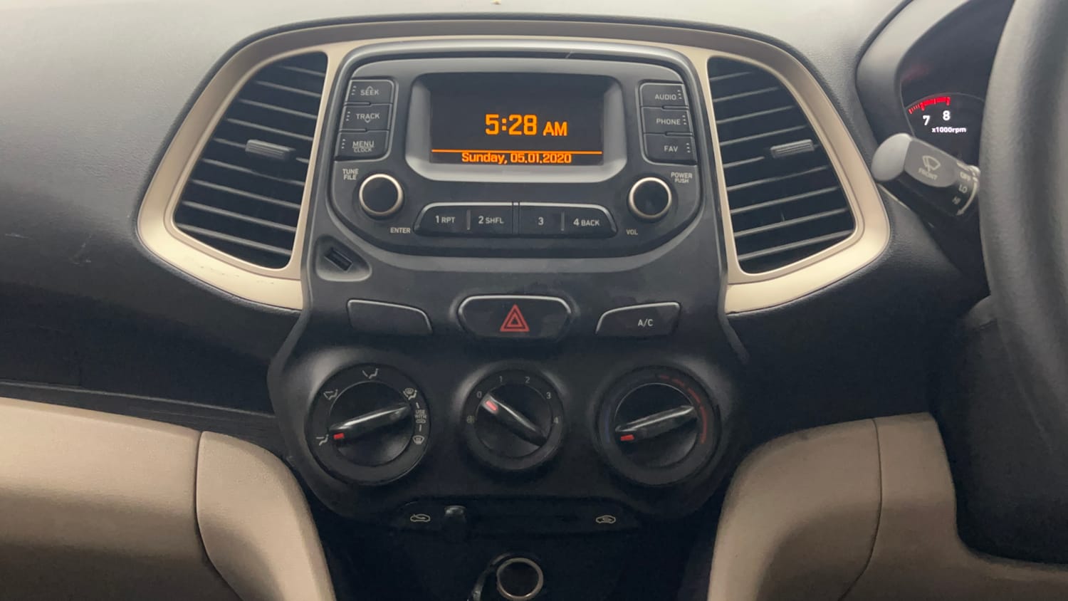 Used 2020 Hyundai Santro Magna Petrol Manual interior MUSIC SYSTEM & AC CONTROL VIEW