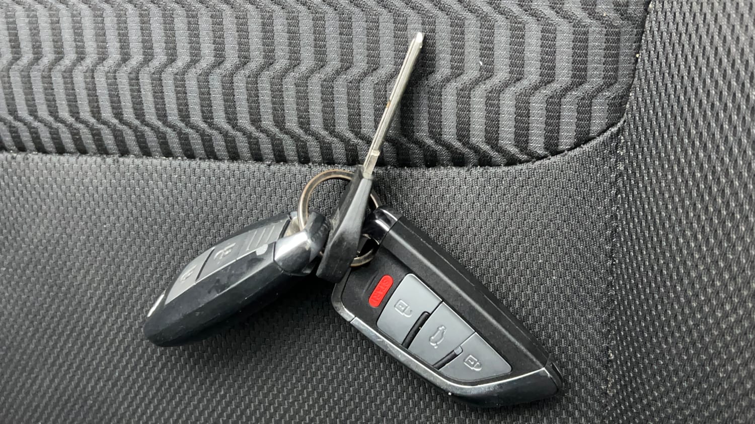 Used 2021 maruti-suzuki Vitara Brezza VXi Petrol Manual extra CAR KEY VIEW
