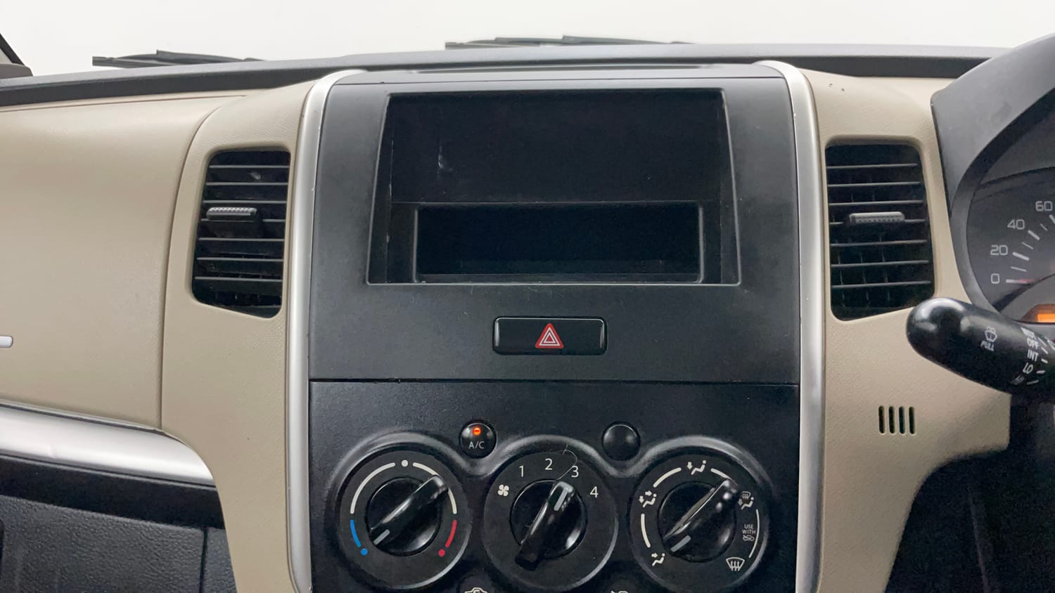 Used 2021 Maruti Suzuki Wagon R LXI Petrol Manual interior MUSIC SYSTEM & AC CONTROL VIEW