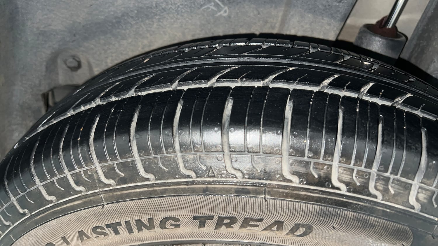 Used 2015 Maruti Suzuki Swift VXi Petrol Manual tyres LEFT REAR TYRE TREAD VIEW