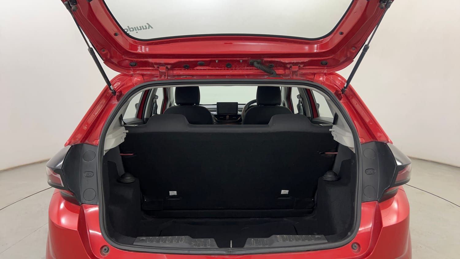 Used 2020 Tata Altroz XE Petrol Petrol Manual interior DICKY INSIDE VIEW