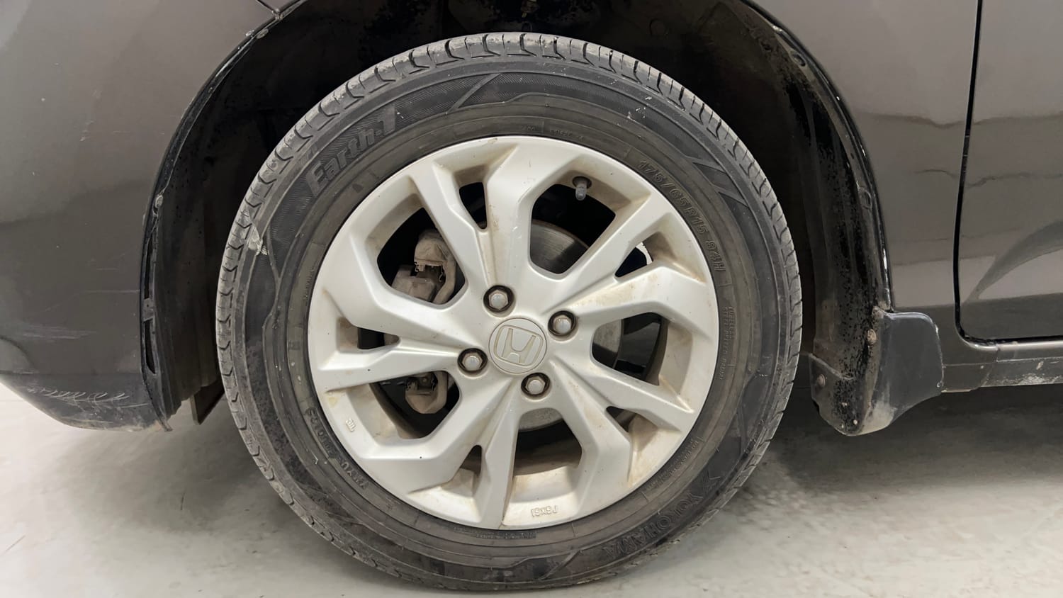 Used 2019 Honda Amaze 1.2 V CVT Petrol Petrol Automatic tyres LEFT FRONT TYRE RIM VIEW