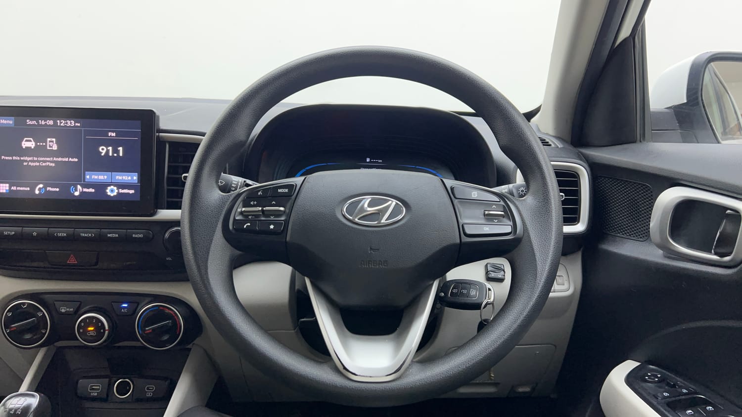 Used 2022 Hyundai Venue S (O) 1.2 Petrol Cng Manual interior STEERING VIEW