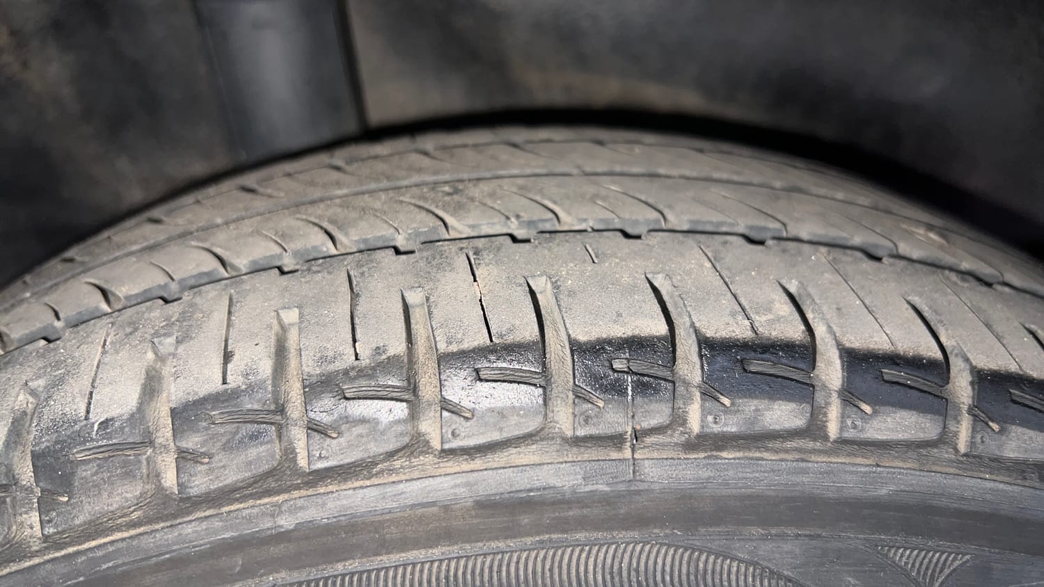 Used 2015 Honda City SV Petrol Manual tyres RIGHT REAR TYRE TREAD VIEW