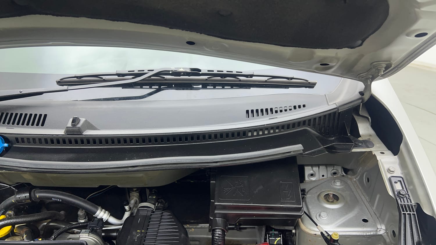 Used 2018 Datsun Redi-GO T(O) 1.0 AMT Petrol Automatic engine ENGINE LEFT SIDE HINGE & APRON VIEW
