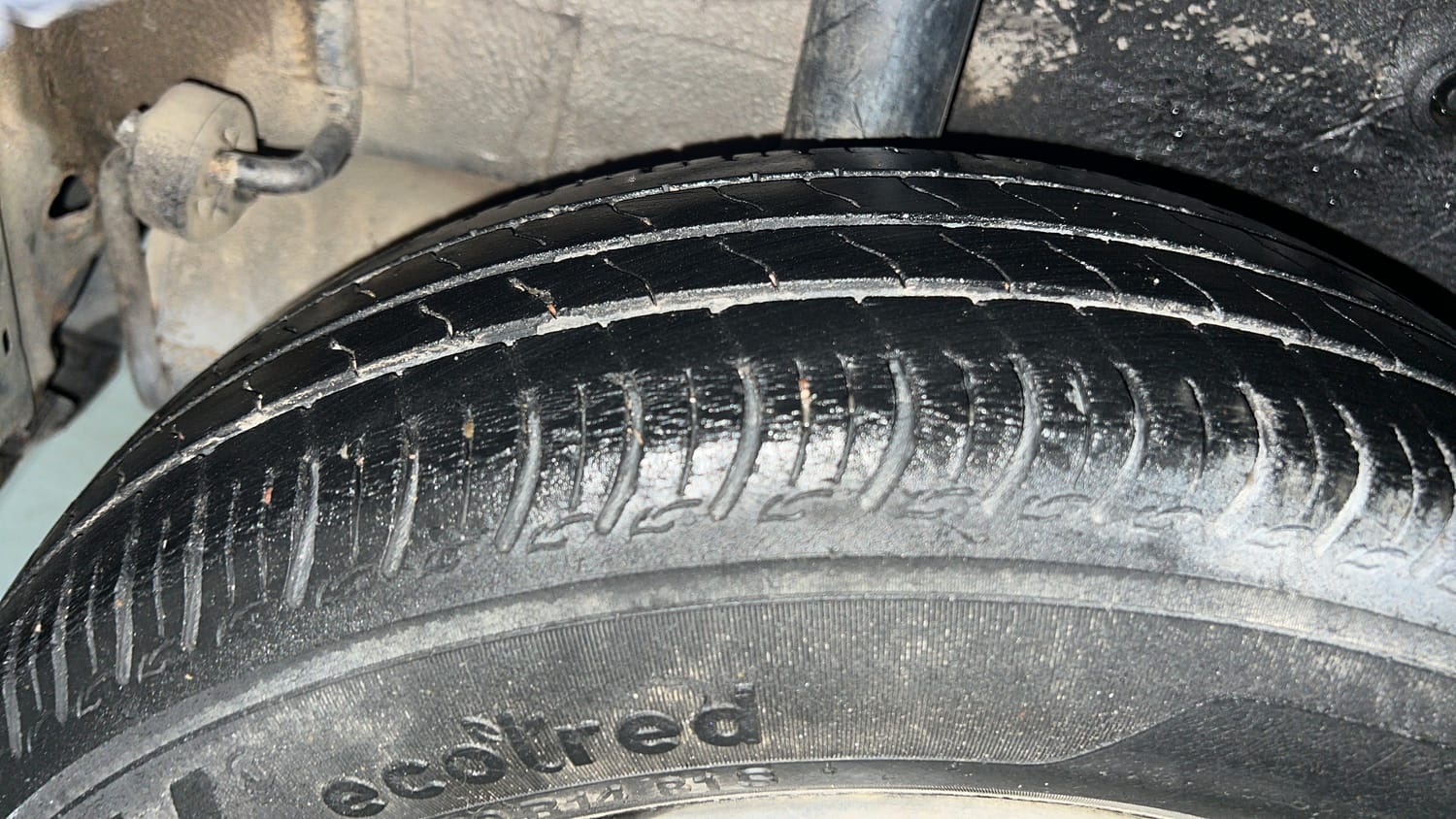 Used 2014 Maruti Suzuki Celerio VXi AMT Petrol Automatic tyres RIGHT REAR TYRE TREAD VIEW