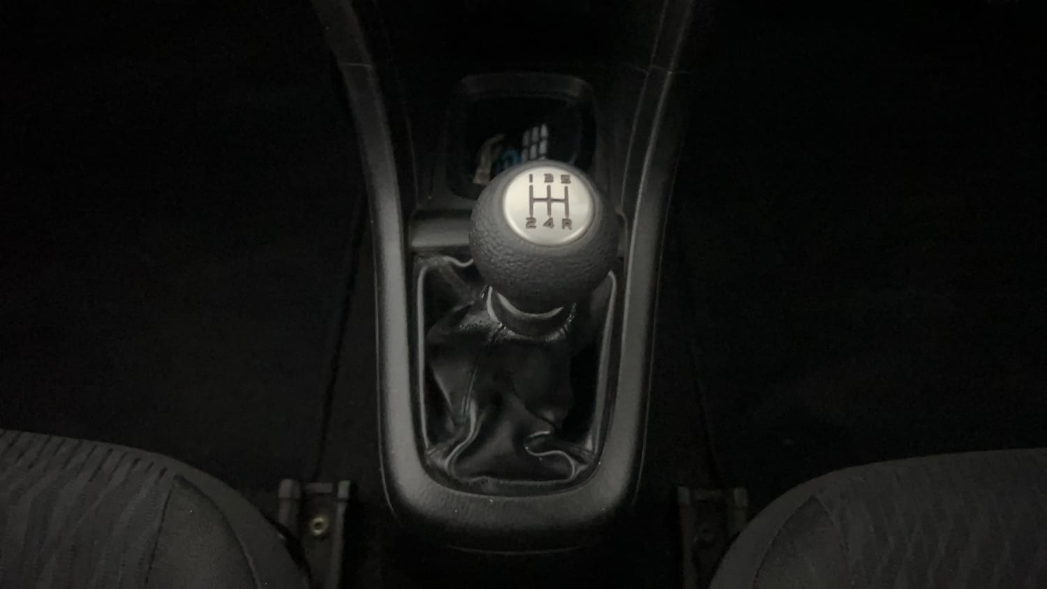 Used 2015 Maruti Suzuki Swift VXi Petrol Manual interior GEAR  KNOB VIEW
