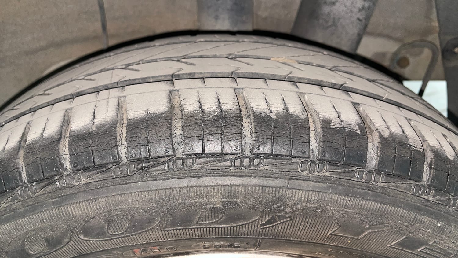 Used 2016 Hyundai Grand i10 Asta 1.2 Kappa VTVT Petrol Manual tyres LEFT REAR TYRE TREAD VIEW