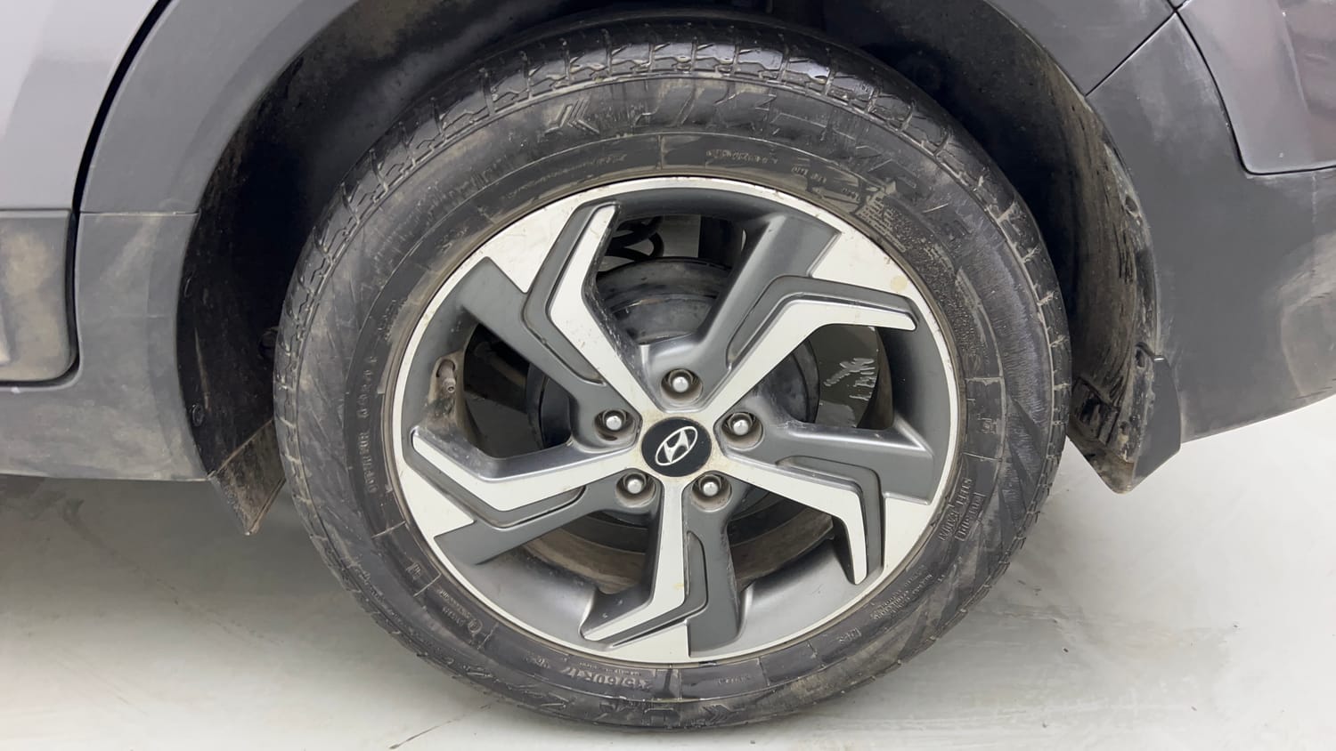 Used 2018 Hyundai Creta SX 1.6 AT CRDi Diesel Automatic tyres LEFT REAR TYRE RIM VIEW