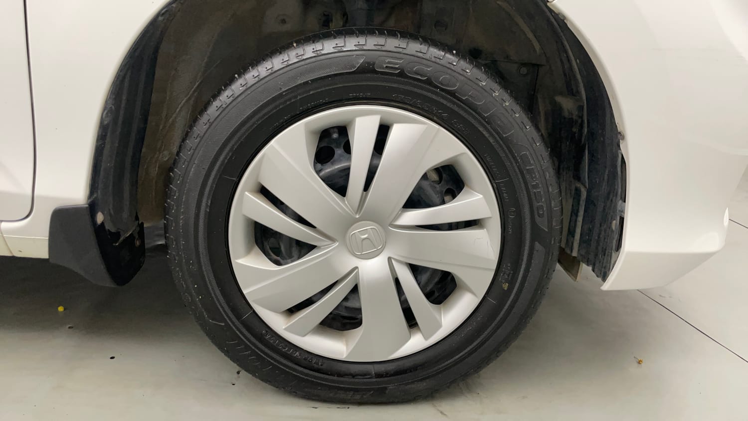 Used 2024 Honda Amaze S 1.2 Petrol MT Petrol Manual tyres RIGHT FRONT TYRE RIM VIEW