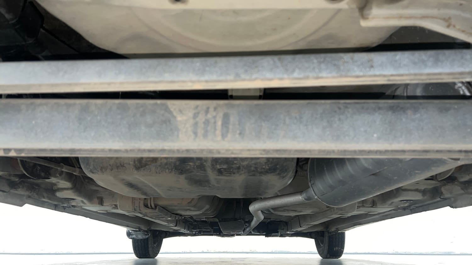 Used 2014 Hyundai Eon Era + Petrol Manual extra REAR UNDERBODY VIEW (TAKEN FROM REAR)
