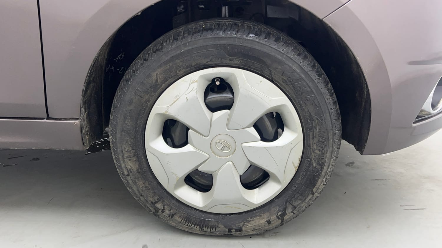 Used 2018 Tata Tiago XZ W/O Alloy Petrol + CNG(Outside Fitted) Cng Manual tyres RIGHT FRONT TYRE RIM VIEW