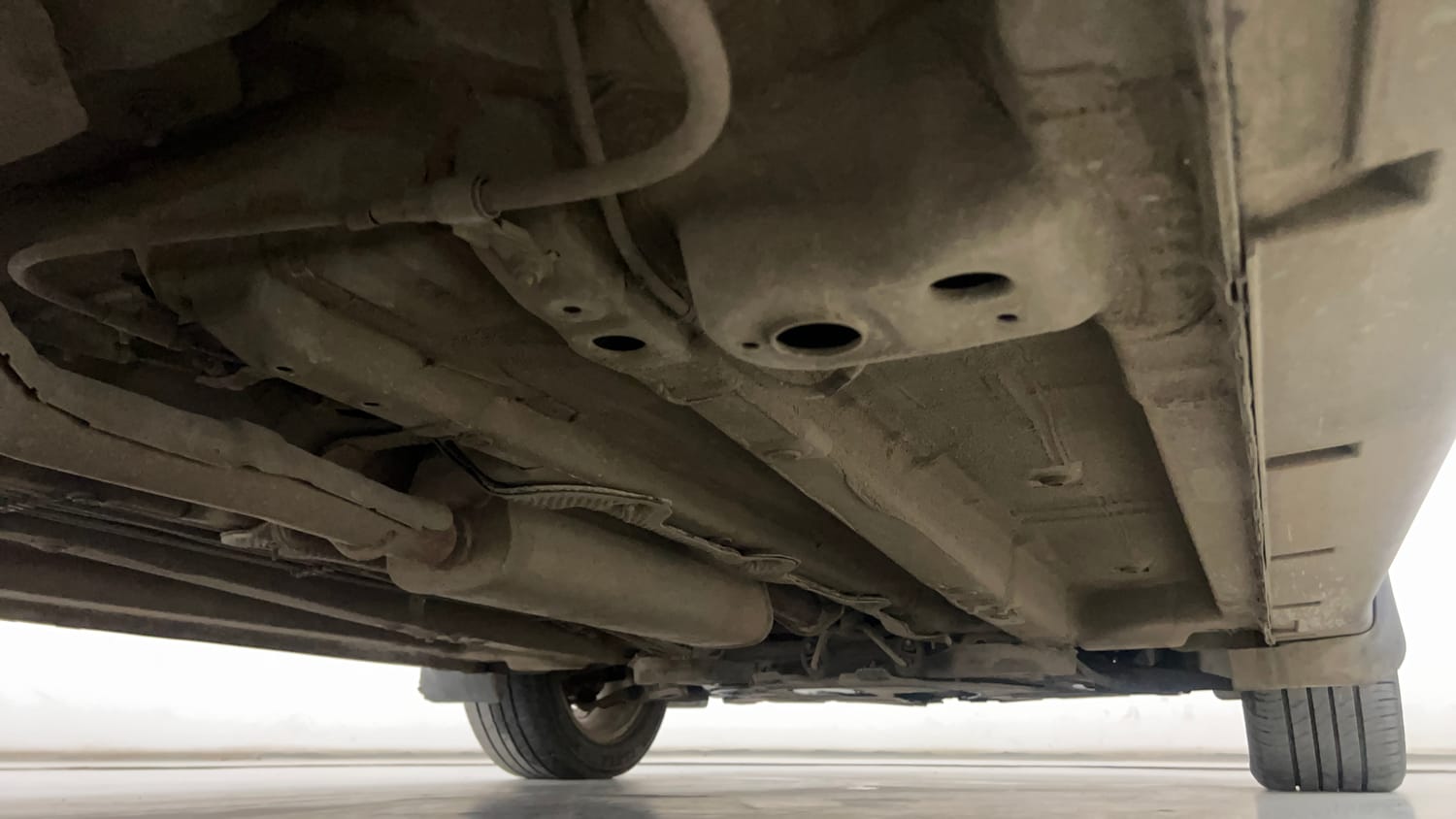 Used 2022 Mahindra XUV 300 W8 (O) 1.2 Petrol Petrol Manual extra REAR RIGHT UNDERBODY VIEW