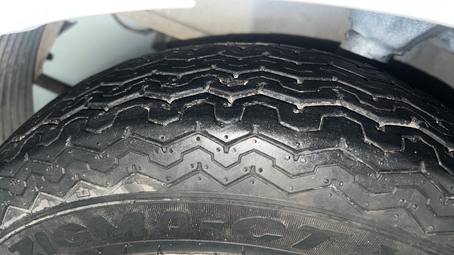 Used 2014 Hyundai Eon Era + Petrol Manual tyres LEFT FRONT TYRE TREAD VIEW