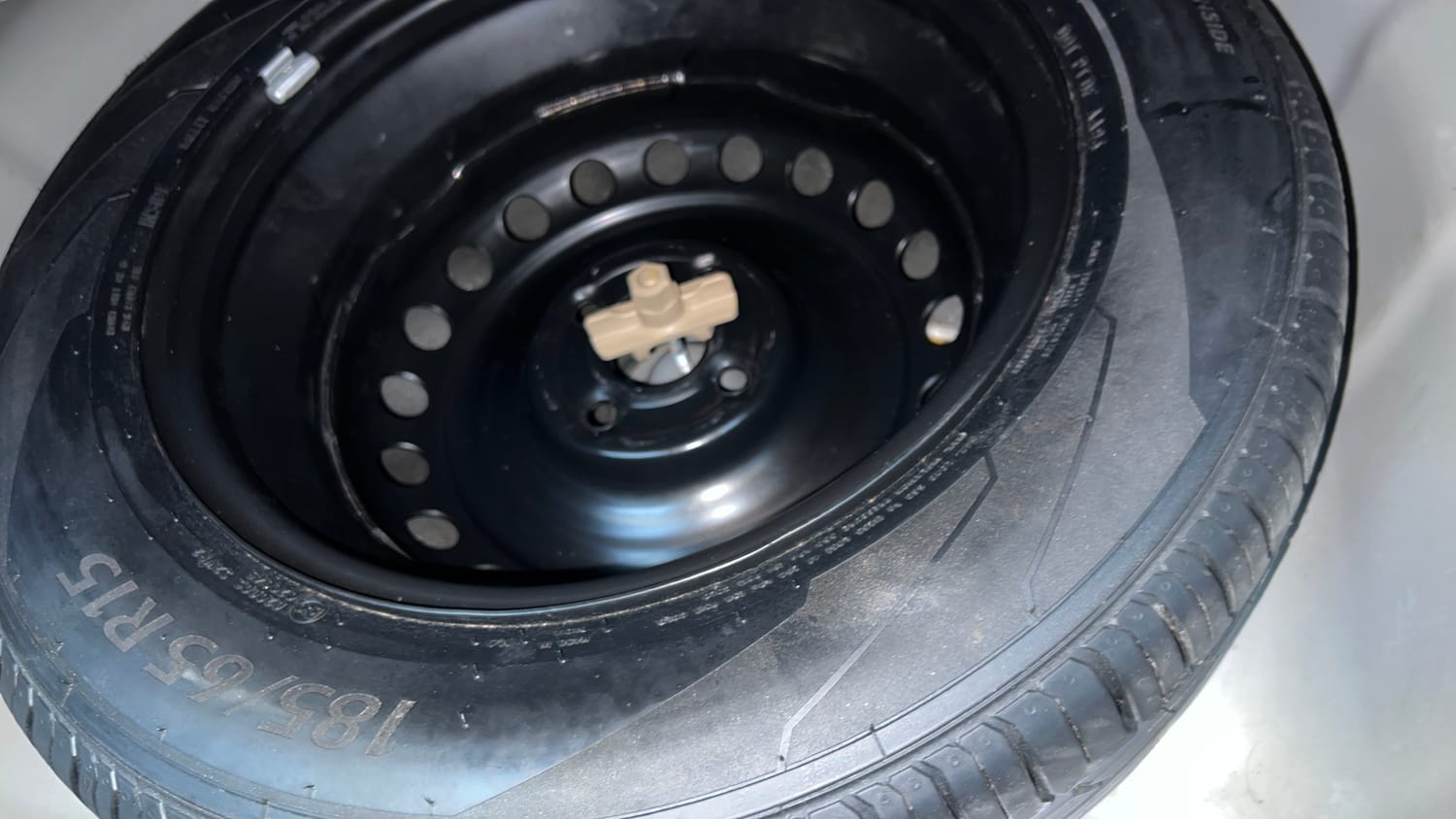 Used 2019 Hyundai Verna SX (O) 1.6 VTVT AT Petrol Automatic tyres SPARE TYRE VIEW