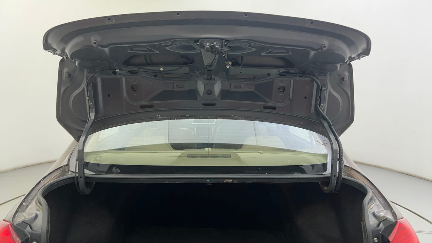 Used 2015 Maruti Suzuki Ciaz ZXI+ Petrol Manual interior DICKY DOOR OPEN VIEW