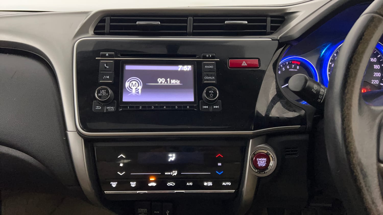Used 2015 Honda City VX Petrol Manual interior MUSIC SYSTEM & AC CONTROL VIEW