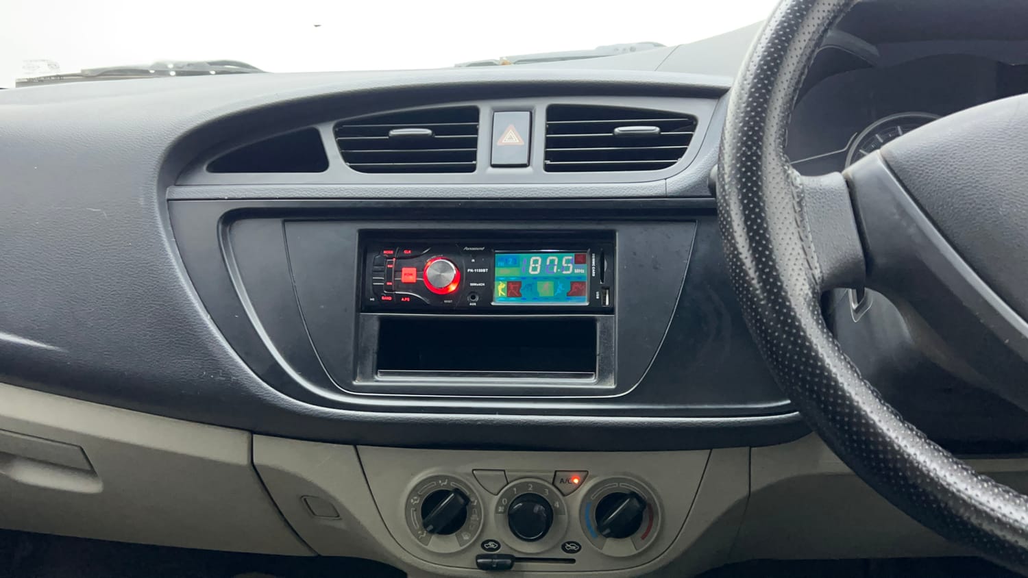 Used 2017 Maruti Suzuki Alto K10 LXi Petrol Manual interior MUSIC SYSTEM & AC CONTROL VIEW
