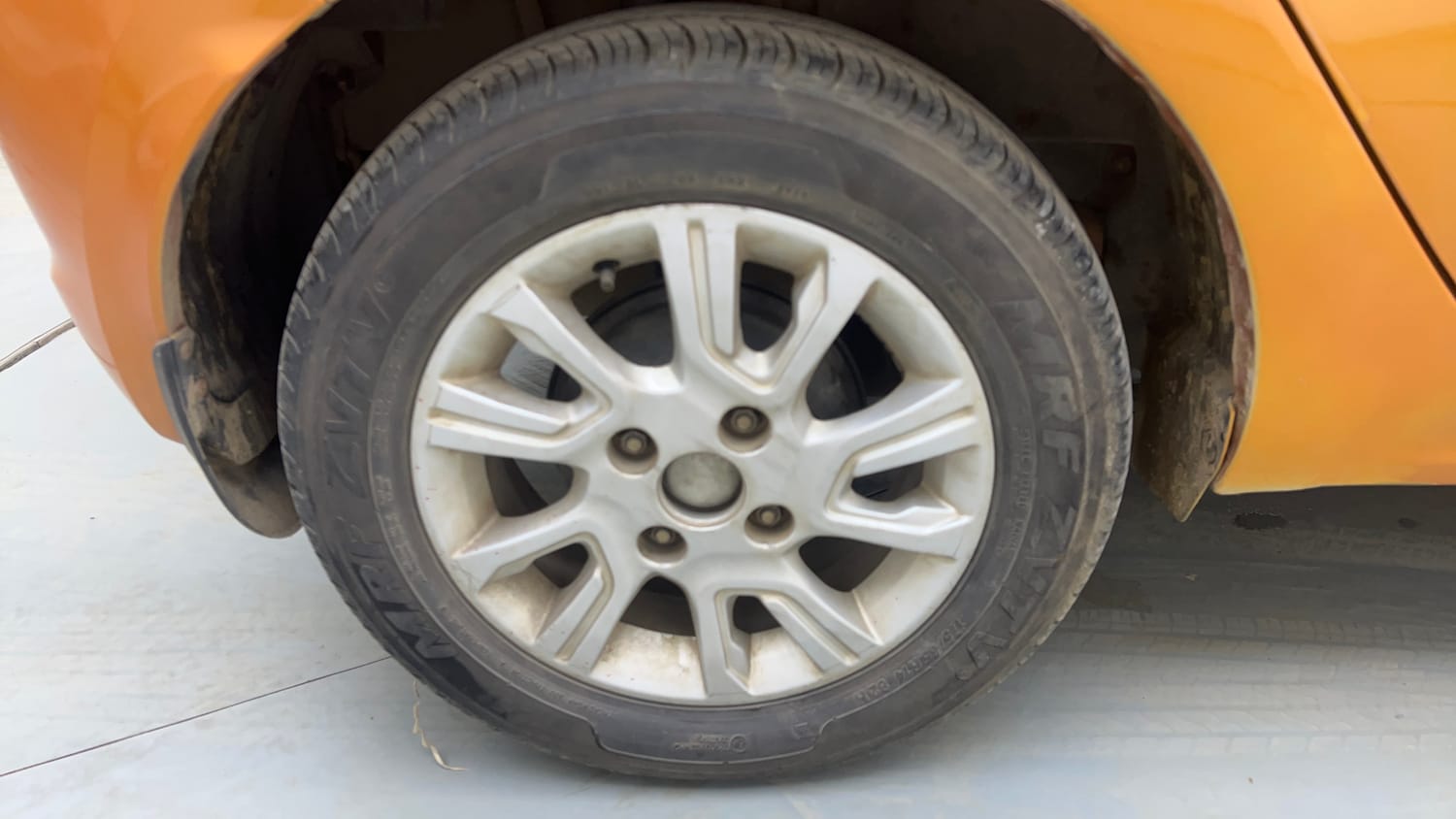 Used 2016 Tata Tiago Revotron XZ Petrol Manual tyres RIGHT REAR TYRE RIM VIEW