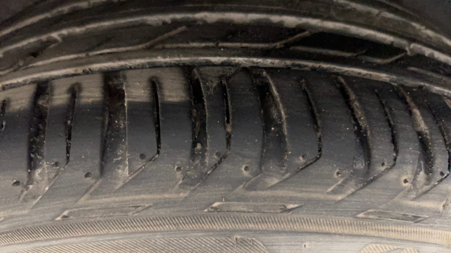 Used 2022 Jeep Compass Model S (O) 1.4 Petrol DCT Petrol Automatic tyres LEFT REAR TYRE TREAD VIEW