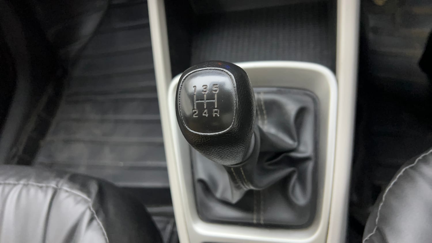 Used 2022 Hyundai Venue S (O) 1.2 Petrol Cng Manual interior GEAR  KNOB VIEW